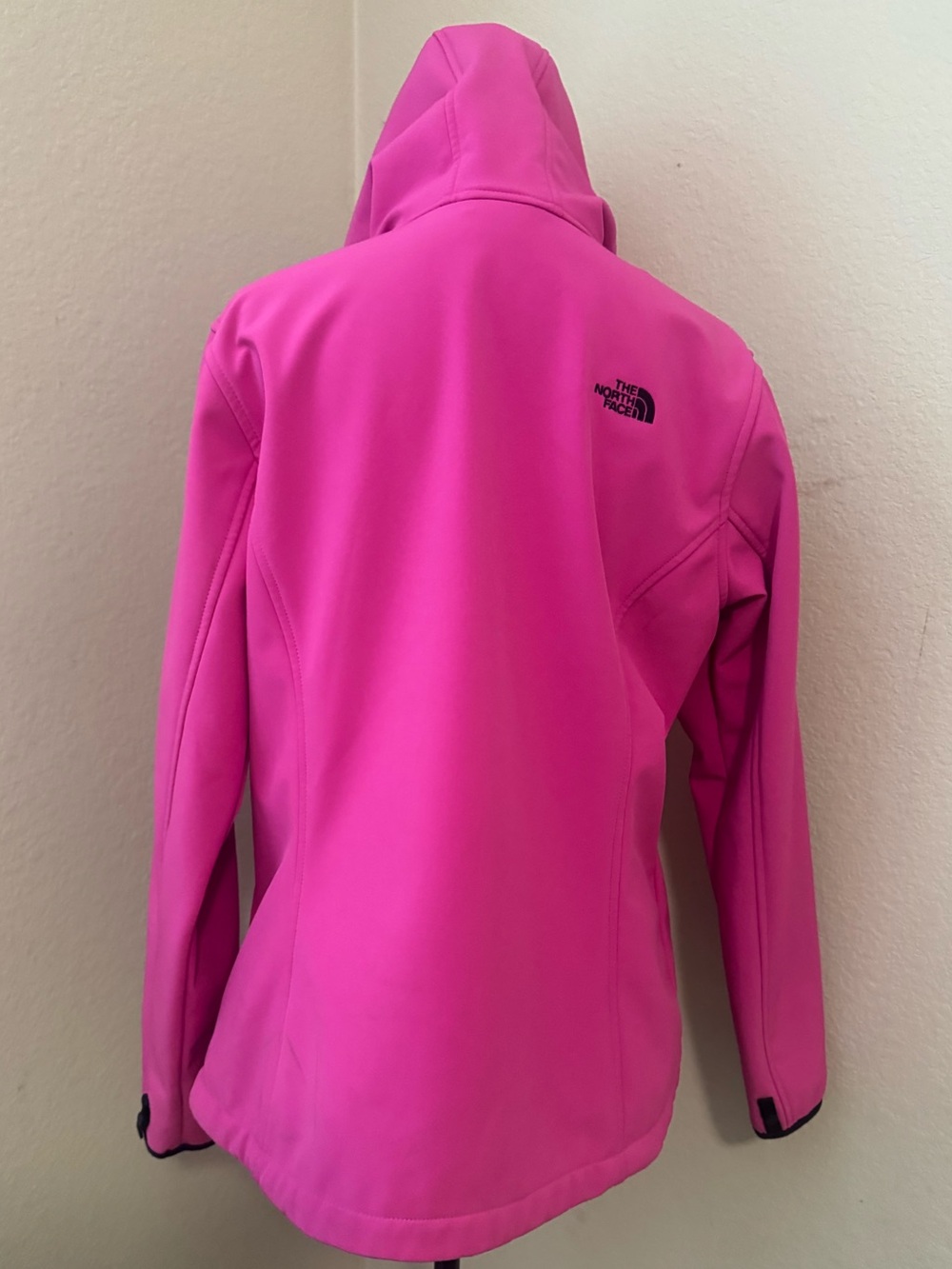 The North Face Women's Hot Pink Hooded Fleece Jacket - Picture 2 of 9
